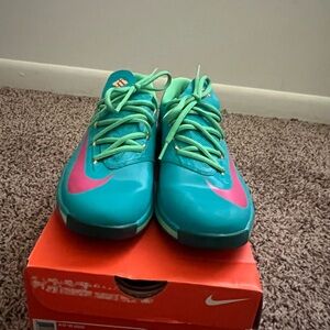Nike Turquoise and Magenta Athletic Shoes